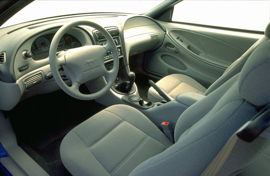  Ford Mustang 1999 года  (фото 36 из 60)